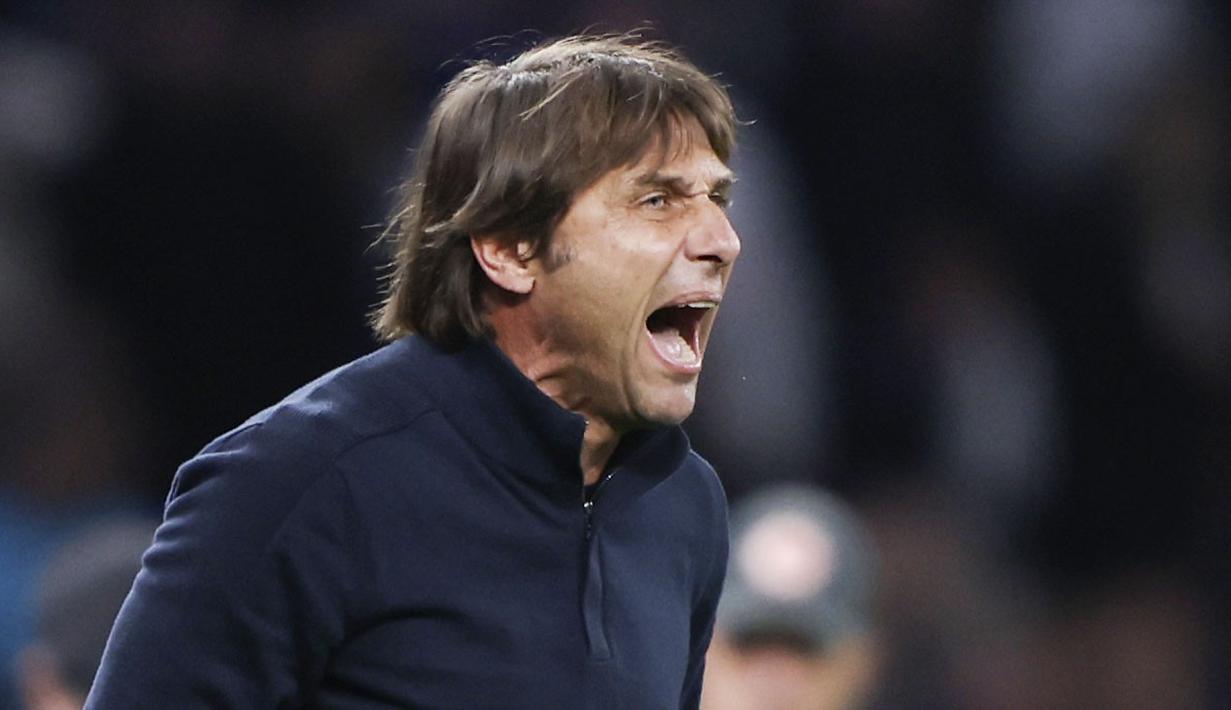 Kejadian tersebut bermula saat Harry Kane mencetak gol di menit ke-90+4. Gol yang seharusnya bisa memastikan Tottenham menang di kandang sendiri dan melaju ke babak gugur. (AP/Ian Walton)