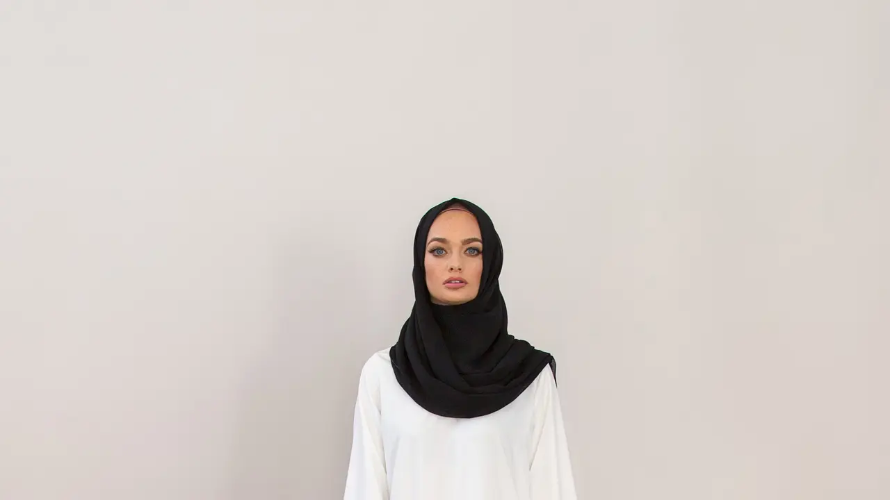 [Bintang] Hijab monokrom