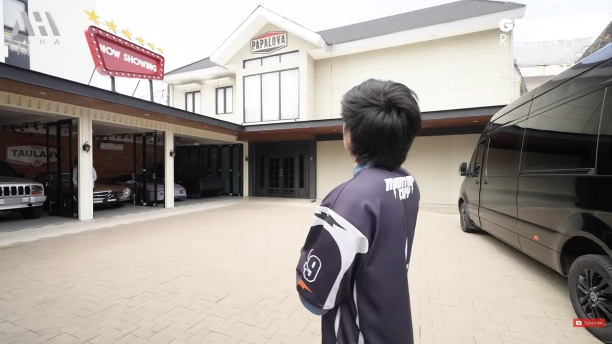 Potret Garasi Rumah Andre Taulany di Bintaro, Penuh Koleksi Kendaraan yang Bikin Kagum