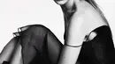 Namun kecantikan Gigi Hadid pun tak hanya terlihat dalam foto dengan nuansa cerah. (instagram/gigihadid)
