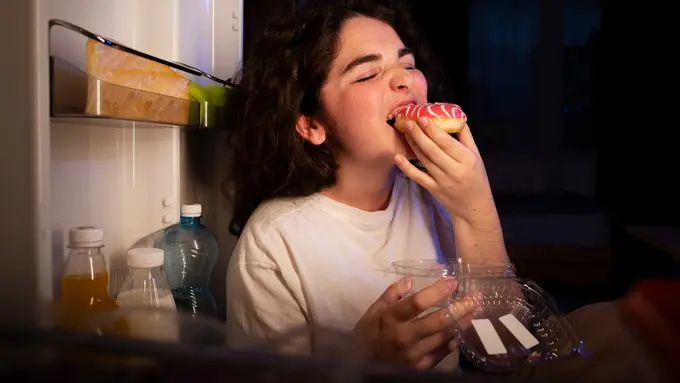Ilustrasi ngemil, lapar tengah malam