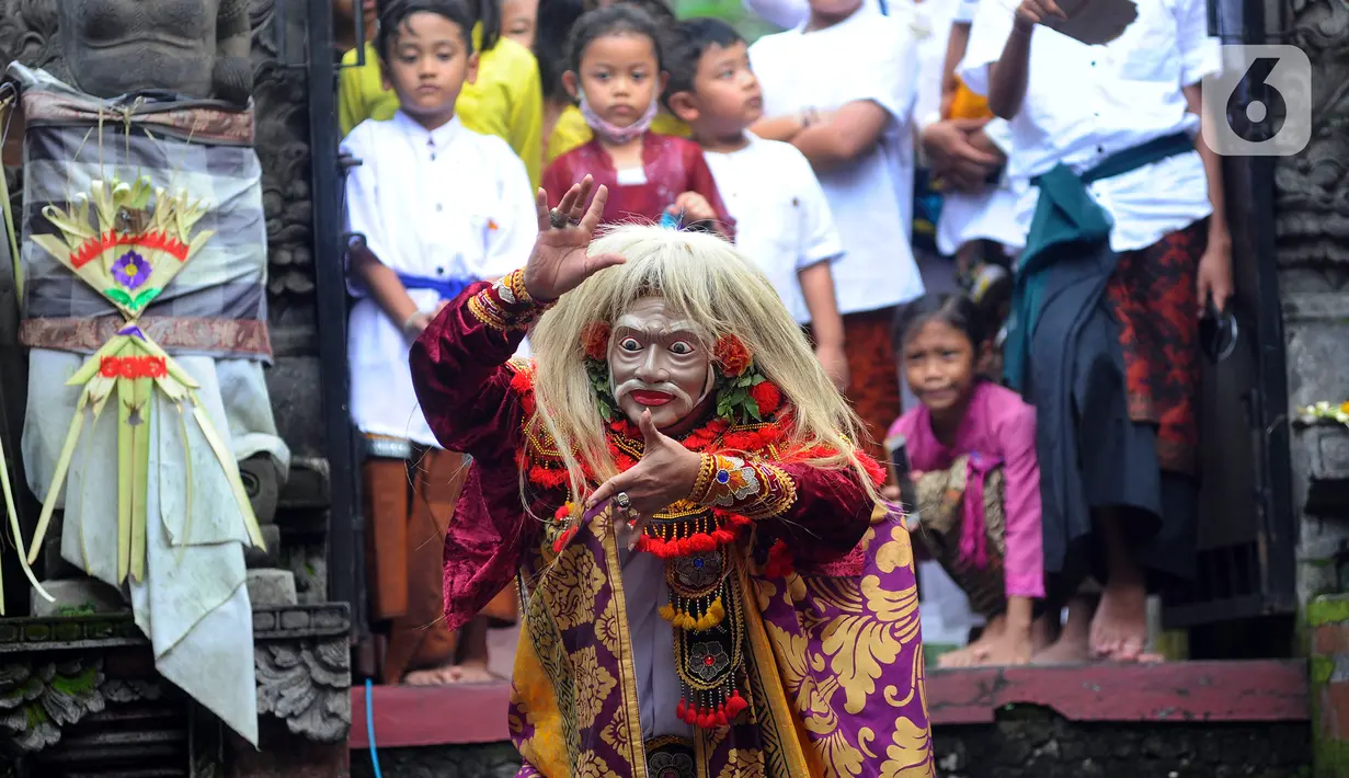 Ada tarian Sang Hyang Dedari, Baris Gede, dan Topeng Sidakarya. (merdeka.com/Arie Basuki)