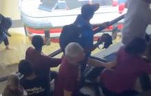 Mal Mega Bekasi Dikepung Banjir, Warga Terjebak Tak Bisa Keluar