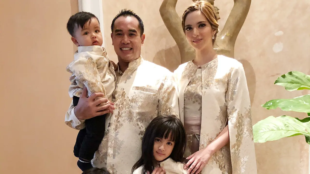 [Bintang] Nia Ramadhani dan Ardi Bakrie