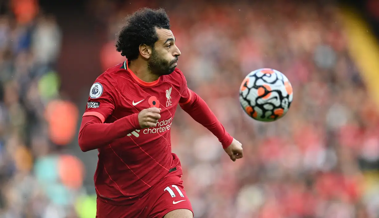 Musim ini merupakan salah satu msuim terbaik Mohamed Salah. Penyerang asal Mesir tersebut mampu memberikan kemenangan konsisten untuk Liverpool dan panaskan persaingan papan atas Liga Inggris. Salah akan menjadi momok menakutkan bagi lini pertahanan Chelsea nanti malam. (AFP/Paul Ellis)