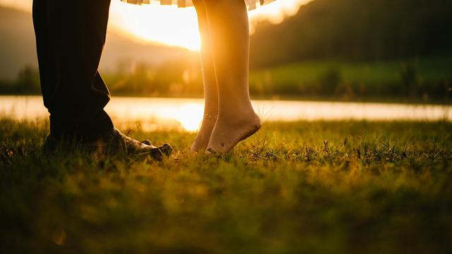 5. Lingkungan Sekitar Mendukung Hubungan Kalian