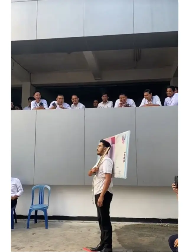 Momen Karyawan Kantor Ikut Lomba Cosplay Jadi Pattimura, Netizen: Mirip Jeje Govinda