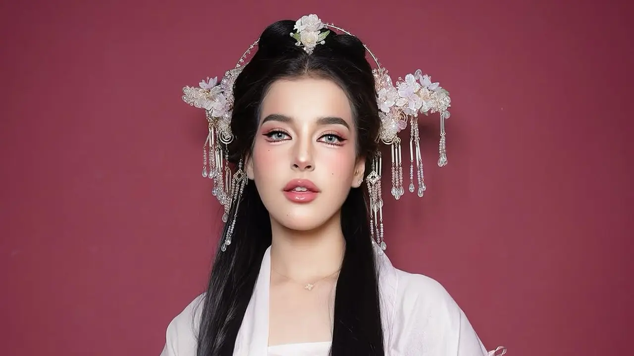 Potret Tasya Farasya Jajal Makeup Douyin. (instagram: tasyafarasya/fauziaahanum)