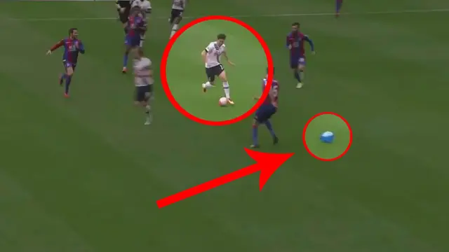Lucu, Balon Anak Kecil di Lapangan Membuat Dele Alli Terkecoh