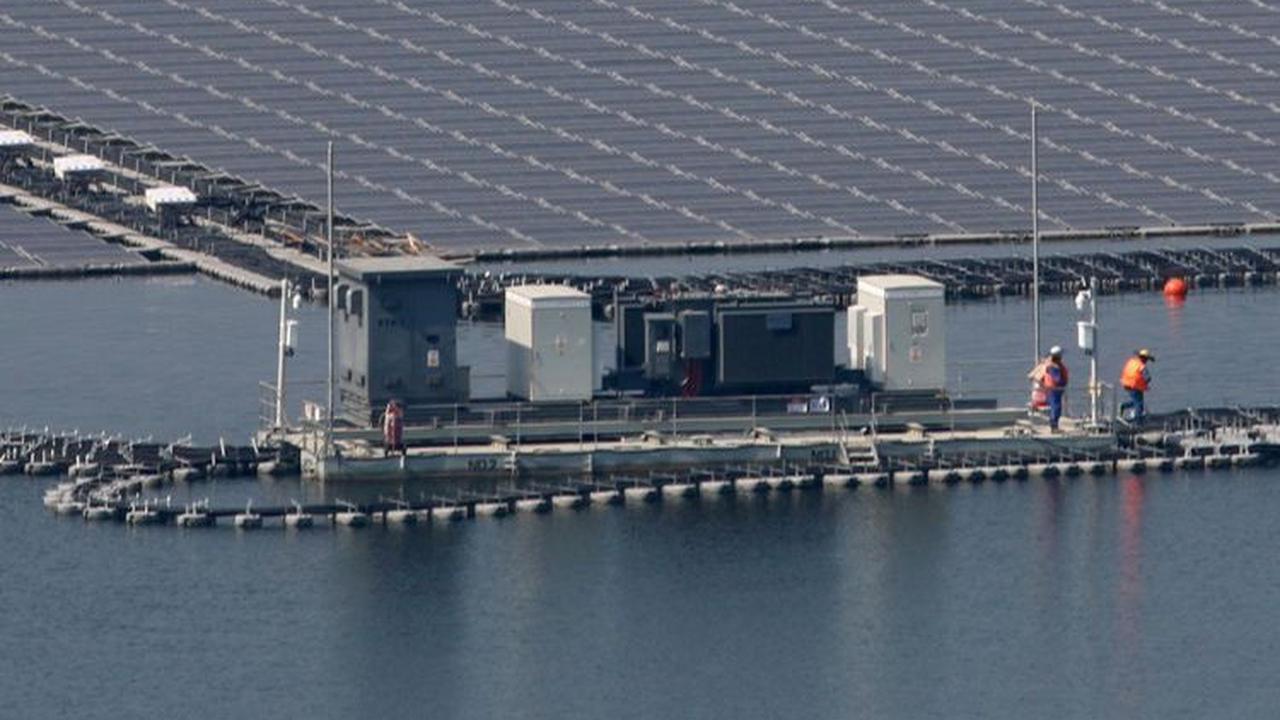 PLTS terapung terbesar se-Asia Tenggara ini diketahui berkapasitas 192 megawatt peak (MWp).