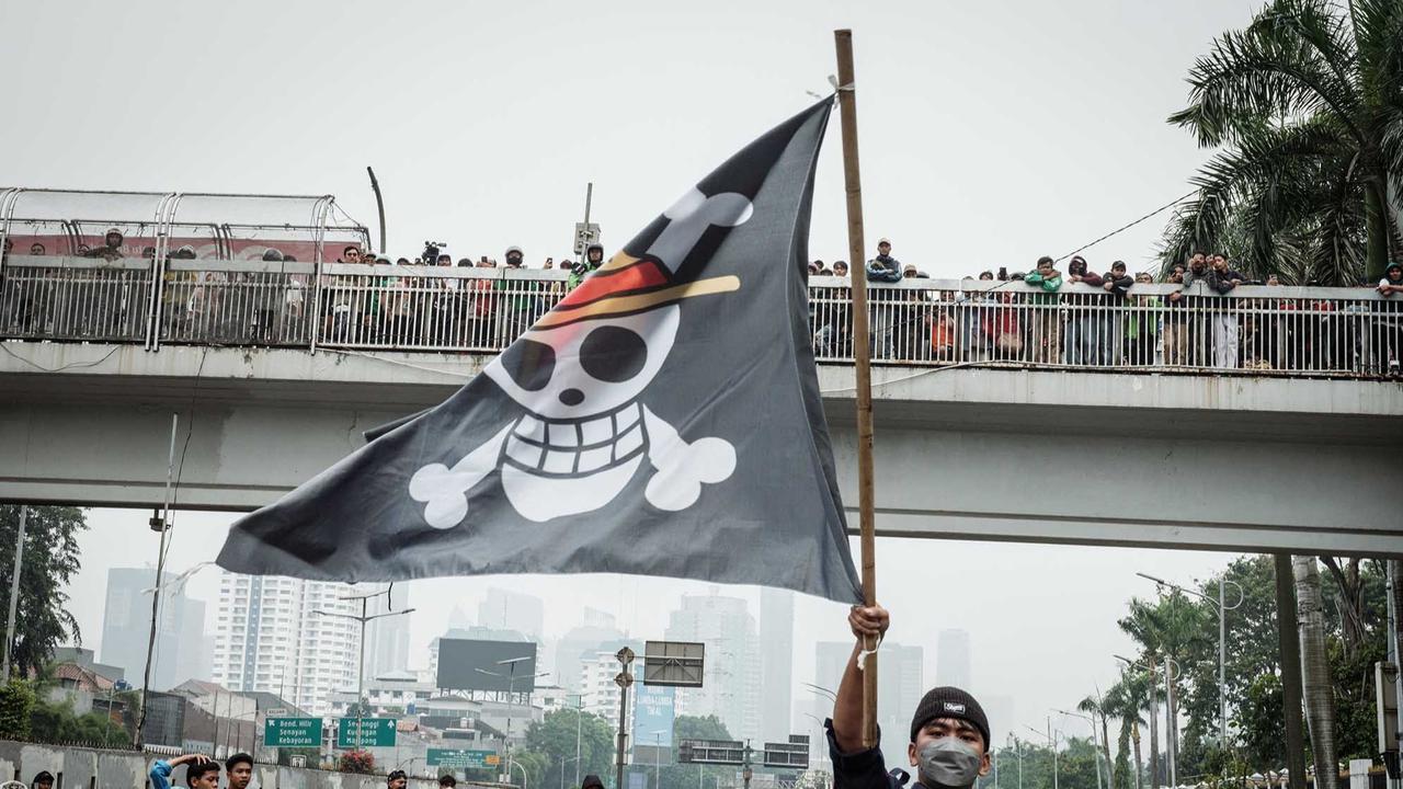 FOTO: Aksi  Demo DPR 25 Agustus, Massa Bentrok dengan Aparat
