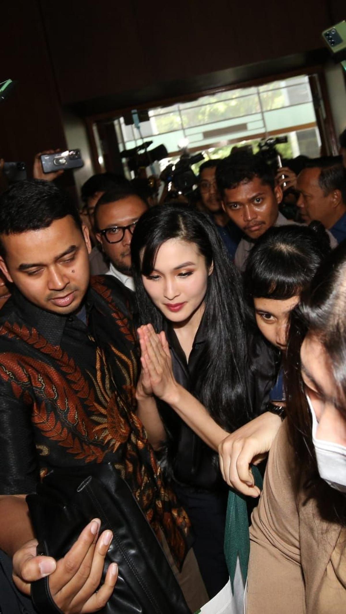 Kepada majelis hakim, Sandra Dewi menyatakan siap menjadi saksi dalam persidangan kasus korupsi komoditas timah. Foto: Kapanlagi.com/Budy Santoso