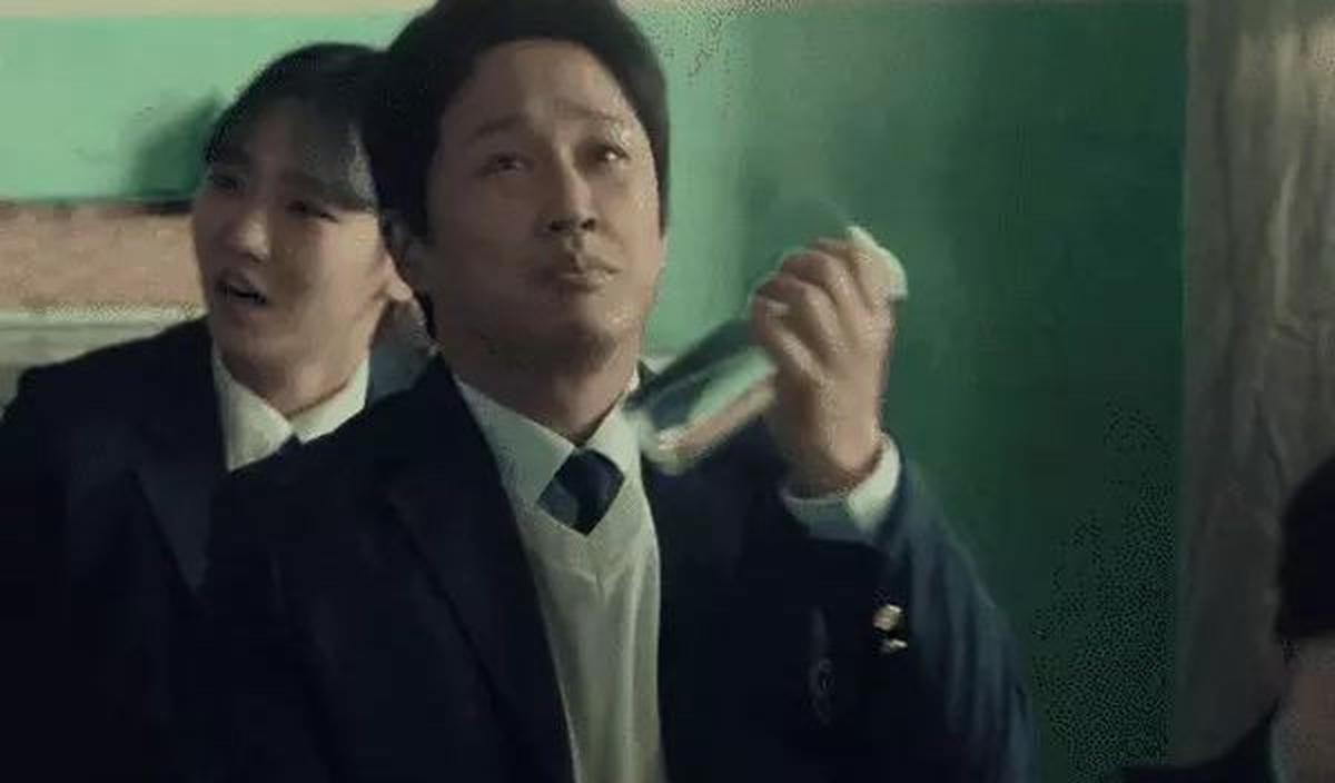 5. Cha Tae Hyun: Kembali ke Masa Muda di "Moving"