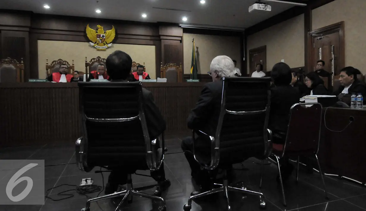 Suasana persidangan ke-24 dengan terdakwa Jessica Kumala Wongso di PN Jakpus, Kamis (22/9). Sidang tersebut menghadirkan Richard Bryan Collins sebagai saksi ahli Pathology Forensik dari Australia. (Liputan6.com/Helmi Afandi)