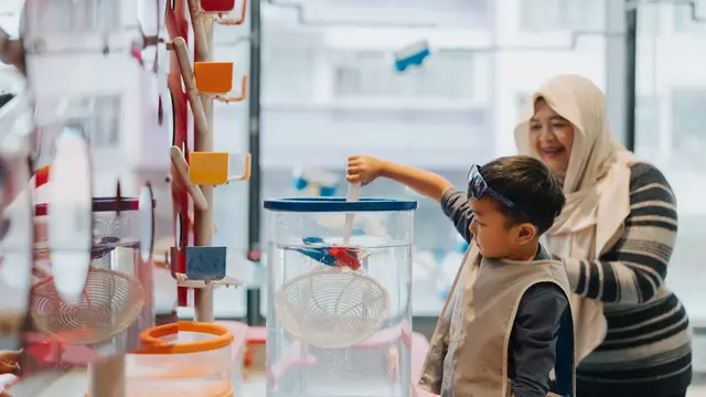 Anak-anak yang tergabung dalam Winner’s Squad Adventure to Hong Kong saat mengunjungi Hong Kong Children’s Discovery Museum. (Dokumentasi: Nutrilon Royal)