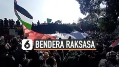 Ribuan orang gelar demonstrasi di depan Gedung Sate Jawa Barat hari Sabtu (22/5). Mereka sampaikan aspirasi mendukung kemerdekaan Negara Palestina dengan membawa bendera raksasa.