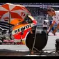 Ban MotoGP ditutupi kain (boxrepsol.com)