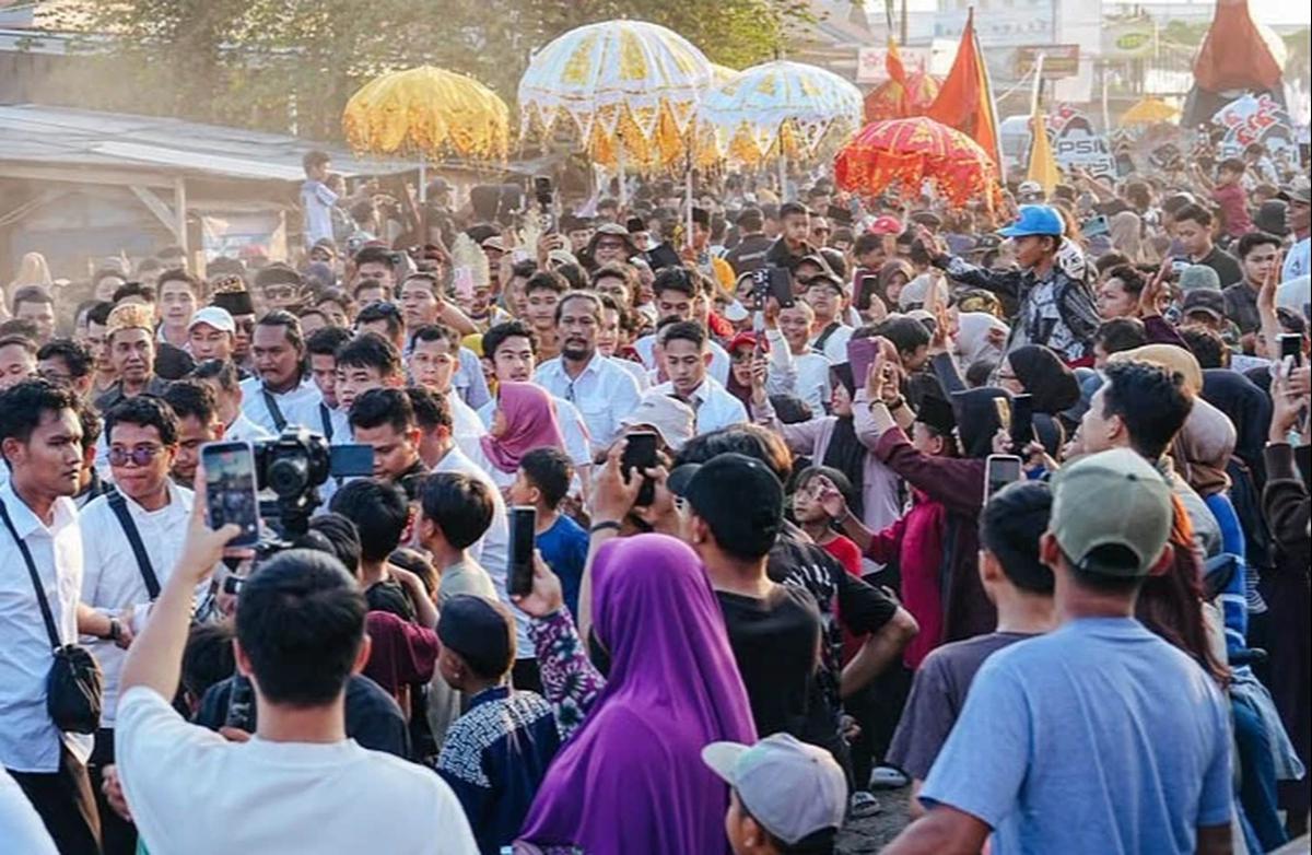 FOTO: Jokowi Hadiri Karnaval Gajah di Tulang Bawang