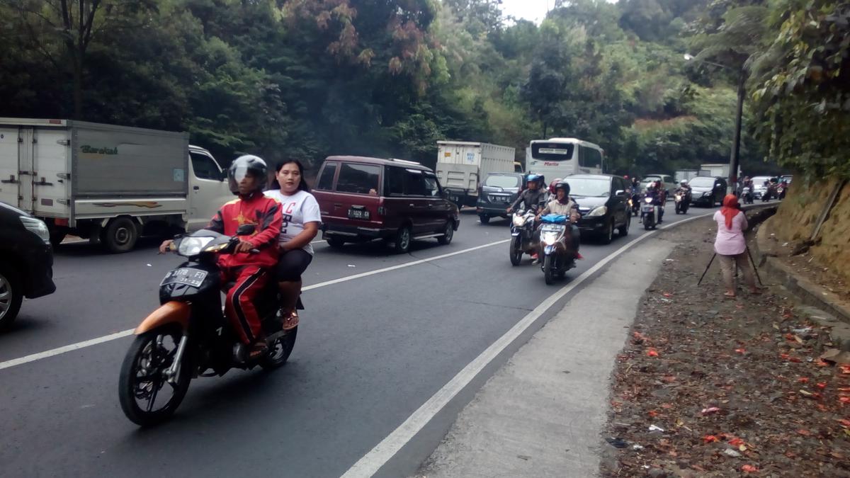 H-2 Lebaran Idul Fitri, Jalur Nagrek Dipadati Pemudik Selepas Sahur