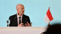 Jordi Cruyff saat berbicara di atas panggung dalam acara perkenalan dirinya sebagai penasihat teknik PSSI di Hotel Mulia Senayan, Jakarta, Selasa (11/3/2025) sore. (Bola.com/Abdul Aziz)
