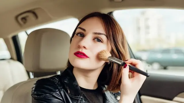 Tren ‘Unrecognizable Makeup’ Bisa Bikin Dirimu Tampak Seperti Orang Lain (Foto/Sumber: Freepik)