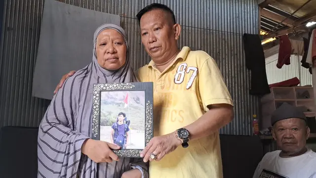 Keluarga pengemudi ojek online bernama Rusdamdiansyah, akrab disapa Dandi saat ditemui awak media.