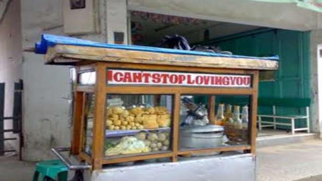 6 Tulisan Lucu di Gerobak Bakso Ini Bikin Pembeli Geleng Kepala