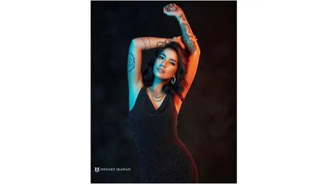 Melalui akun Instagramnya, Sheila masih ikut pemotretan.