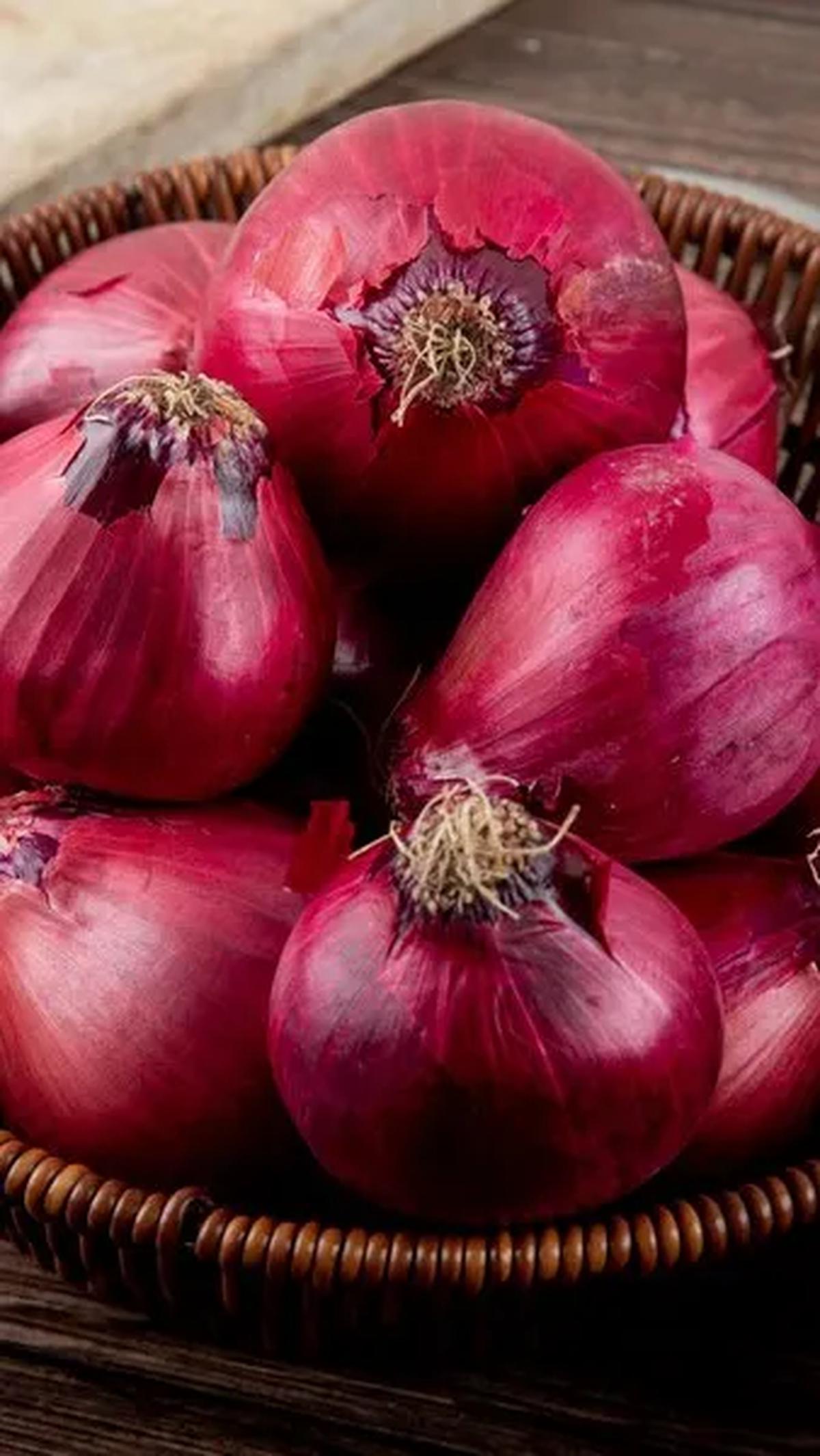 Biasanya, bawang merah digunakan dalam masakan dengan cara ditumis bersama sayuran atau digoreng.