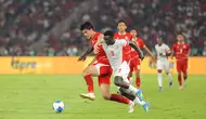 Aksi Elkan Baggott saat Timnas Indonesia berhasil menumbangkan Timnas Mozambik dengan skor tipis 1-0 di Stadion Utama Gelora Bung Karno (SUGBK), Senayan, Selasa (9/6/2026) malam WIB itu. (Bola.com/Bagaskara Lazuardi)