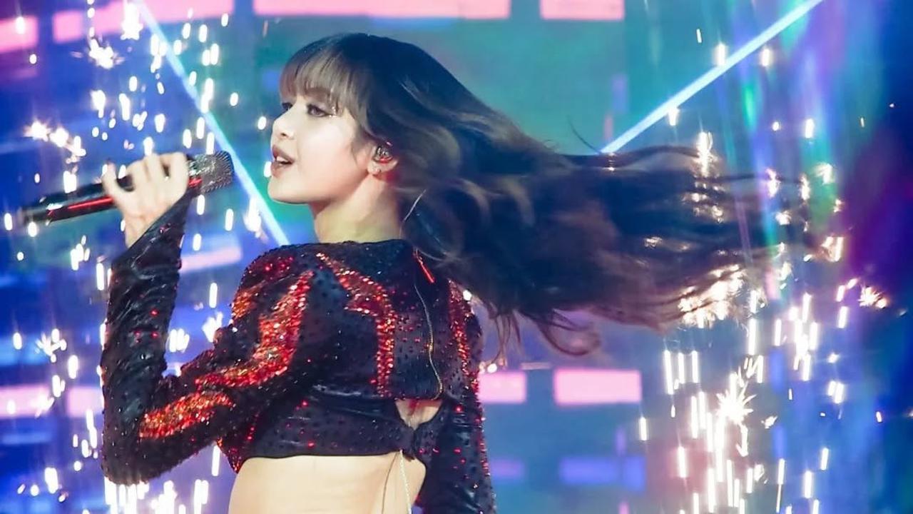 Penampilan Lisa Blackpink di Thailand