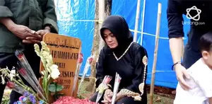 Julia Perez sudah prihatin sejak kecil, ia berjualan di sekolah demi membantu perekonomian keluarga