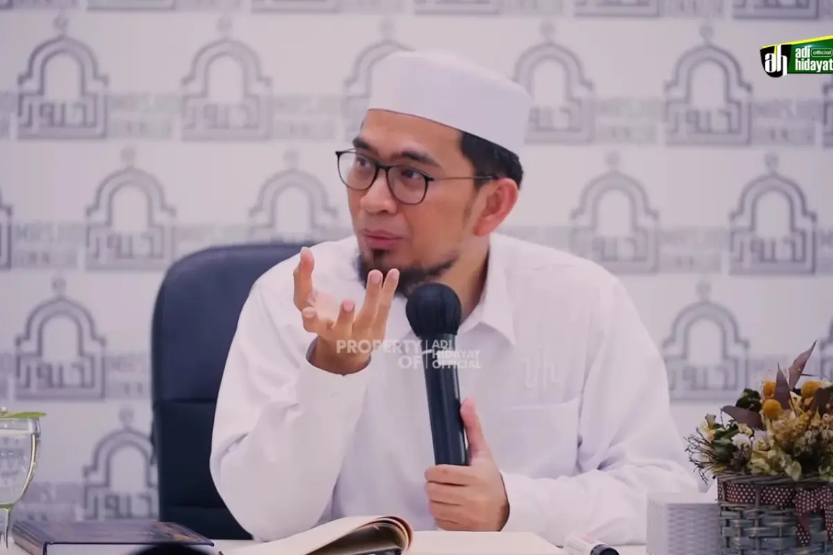Ustadz Adi Hidayat alias UAH