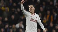 Selebrasi bek Manchester United, Diogo Dalot setelah Marcus Rashford mencetak gol pertama ke gawang Wolverhampton Wanderers pada laga pekan ke-22 Premier League 2023/2024 di Molineux Stadium, Wolverhampton, Kamis (1/2/2024). (AP Photo/Rui Vieira)hen