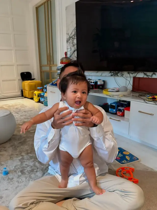 Potret Kebersamaan Raffi Ahmad dan Baby Lily (credit: instagram.com/raffinagita1717).