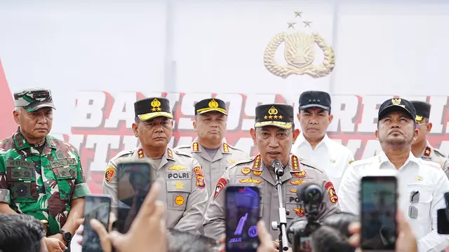 Kapolri Jenderal Listyo Sigit Prabowo usai melakukan Ground Breaking Pembangunan Asrama Polresta Samarinda, Kalimantan Timur (Kaltim).