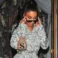 Busana bertabur dollar, Kim Kardashian jadi wanita kaya raya (instagram/hellomagindia)
