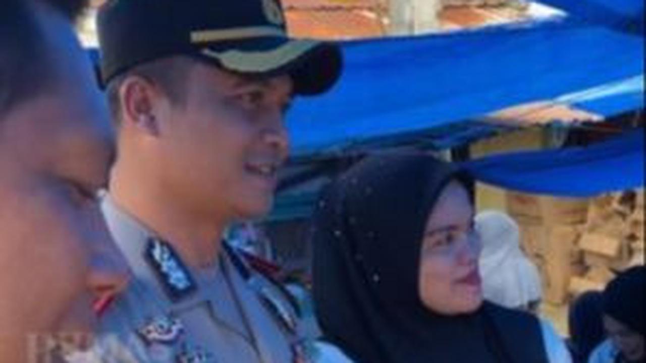 "Ini dia sosok yang pernah mensholatkan salah satu diskotik sebelum dirubuhkan," tulisnya dalam video.