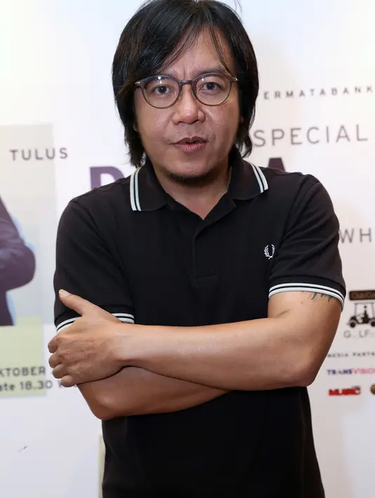 Konser ini merupakan satu pertunjukkan yang sangat unik dengan bersatunya Ari Lasso dengan banyak penggemar loyalnya, begitu pula dengan Tulus. (Wimbarsana/Bintang.com)