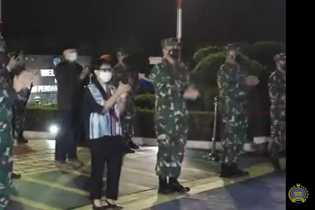Menlu Retno menyambut kedatangan WNI evakuasi dari Afghanistan. (Screen Grab)