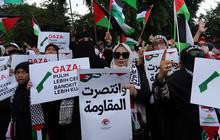 FOTO: Massa Aksi Bela Palestina Kembali Geruduk Kedubes AS Jelang Gencatan Senjata di Jalur Gaza