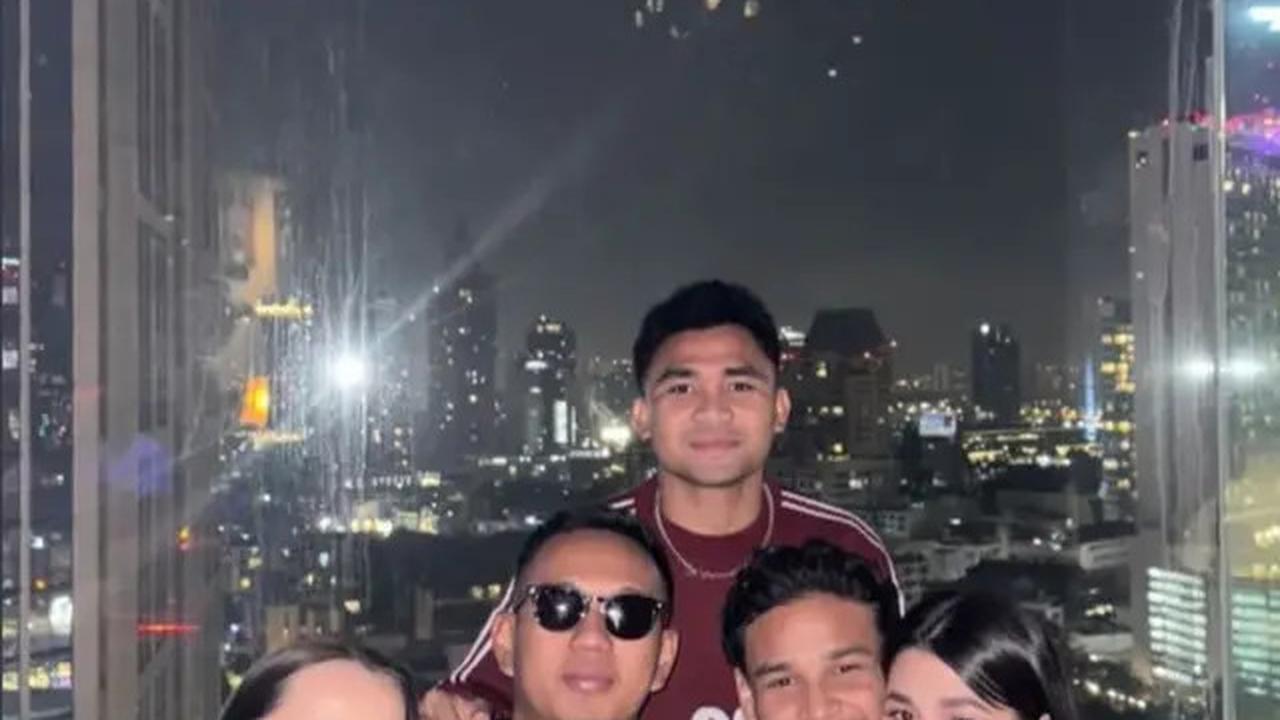 7 Potret Maria Theodore Dekat Irfan Fandi, Romantis Rayakan Tahun Baru