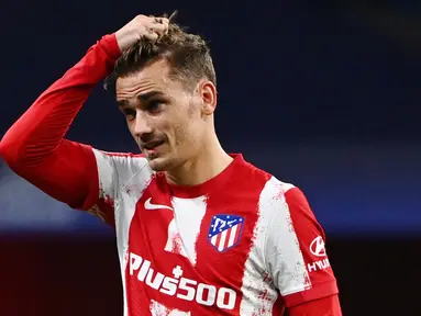 Antoine Griezmann diboyong ke Barcelona dari Atletico Madrid dengan harga 120 juta euro pada bursa transfer musim 2019. Sayangnya, ia gagal menunjukkan permainan terbaiknya sehingga dikembalikan lagi ke Atletico Madrid dengan status pinjaman pada bursa transfer musim panas lalu. (AFP/Gabriel Bouys)