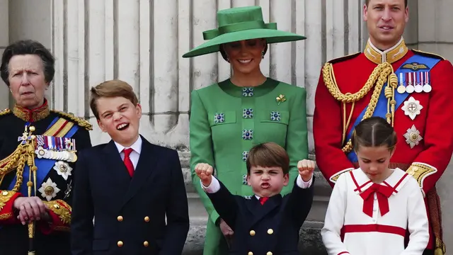 Pangeran George, Louis, Putri Charlotte, Pangeran William, dan Kate Middleton di Trooping The Colour 2023. (Victoria Jones/PA via AP)
