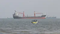 Kapal Singapura Tenggelam di Selat Hormuz, Mengapa Masih Berani Melintas?