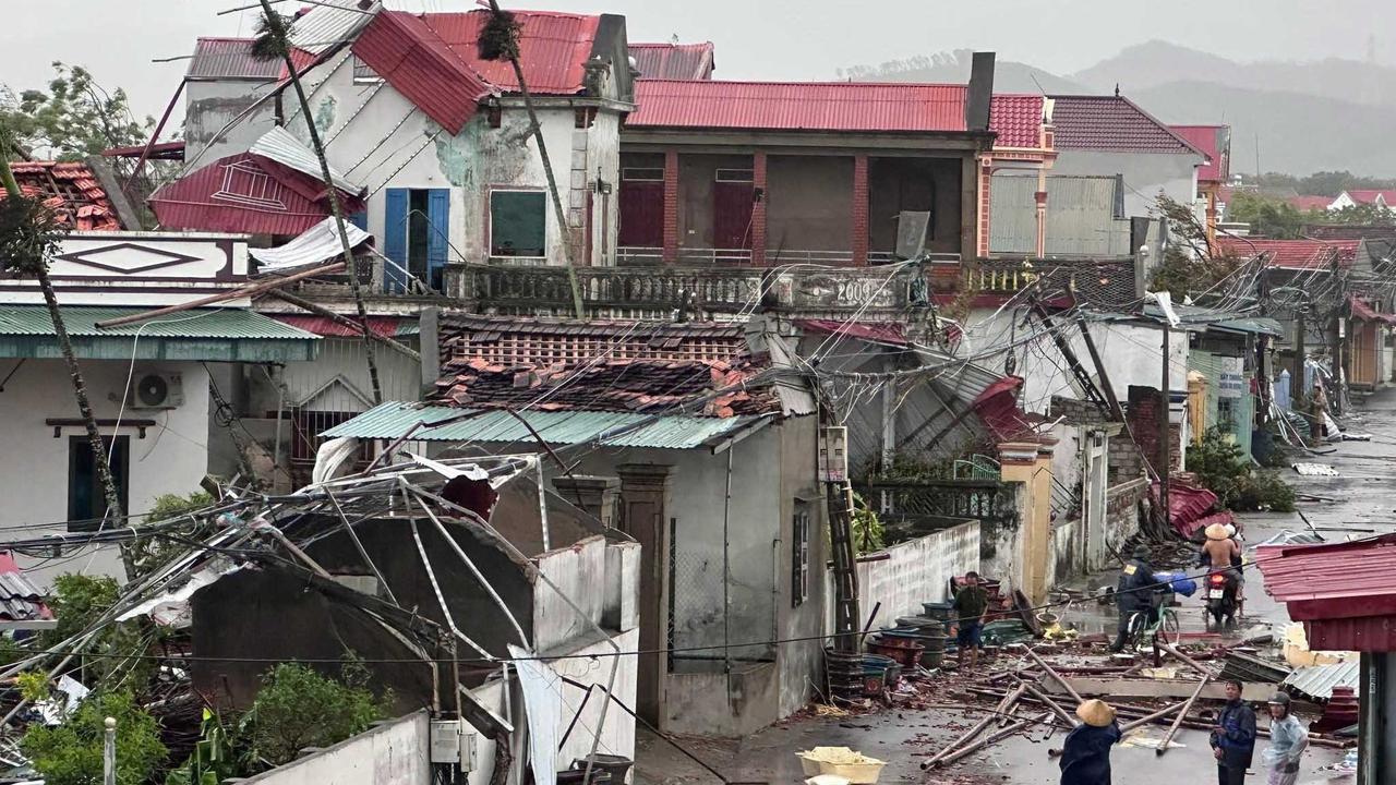 FOTO: Topan Bualoi Terjang Vietnam, 9 Tewas dan Puluhan Nelayan Hilang