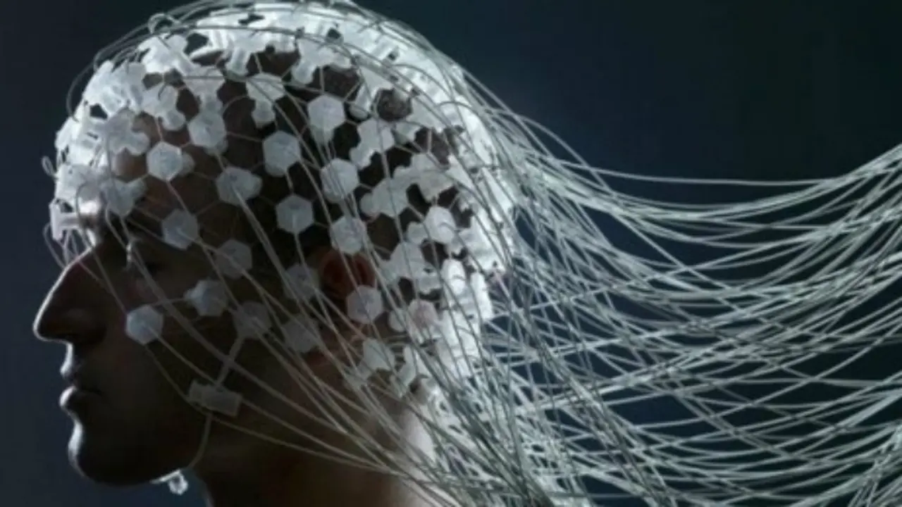 EEG Monitor untuk merekam fluktuasi tegangan dalam neuron otak