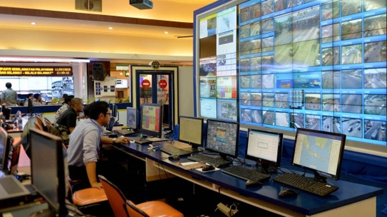 Mengintip ruang pusat pemantau arus mudik