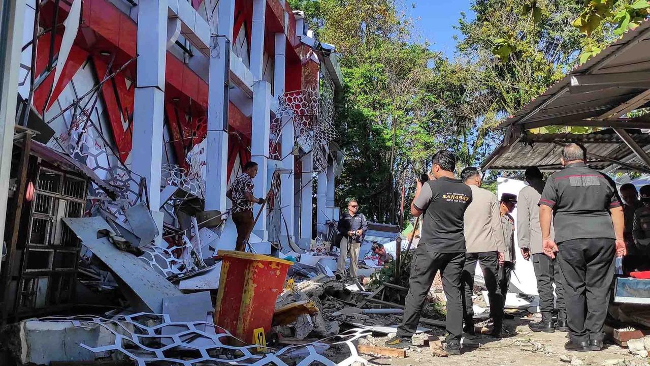 FOTO: Gempa Dahsyat Guncang Sulawesi Utara Warga Panik dan Bangunan Rusak
