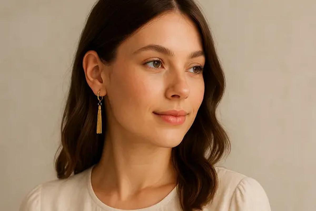 6 Pilihan Anting Emas Bulat Minimalis Modern, Percantik Penampilan Elegan Anda di 2025
